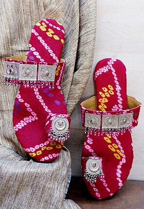 Bandhej Printed Crepe Kolhapuris in Fuchsia
