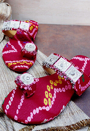 Bandhej Printed Crepe Kolhapuris in Fuchsia