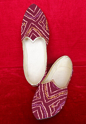 Bandhej Printed Crepe Mens Mojari in Magenta