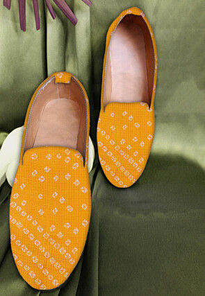 Bandhej Printed Kota Silk Men Mojari in Mustard