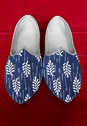Block Printed Cotton Men Mojari in Indigo Blue