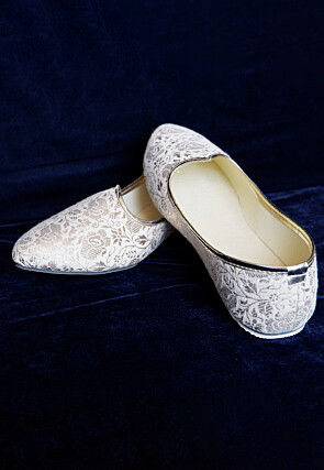 Brocade Men Mojari in Light Beige