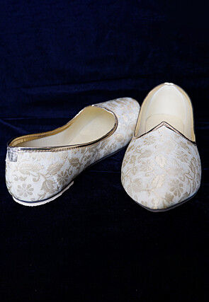 Brocade Men Mojari in Off White