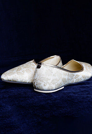 Brocade Men Mojari in Off White
