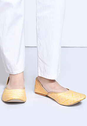 Brocade Women Jutti in Yellow