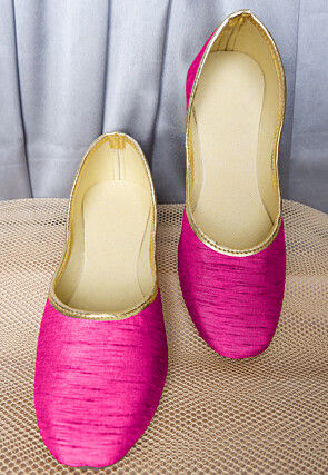 Contrast Piping Art Silk Women Jutti in Fuchsia