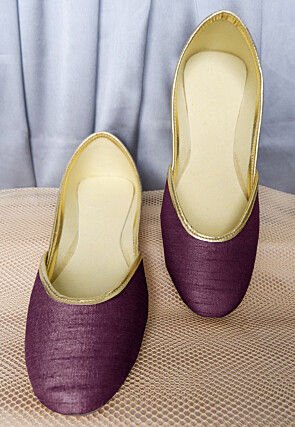 Contrast Piping Art Silk Women Jutti in Wine
