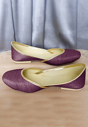 Contrast Piping Art Silk Women Jutti in Wine