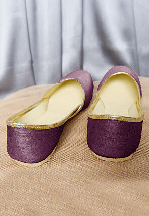 Contrast Piping Art Silk Women Jutti in Wine