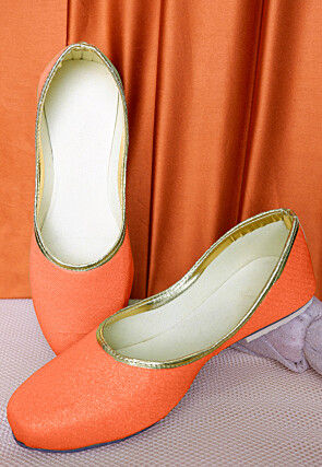 Contrast Piping Lycra Shimmer Women Jutti in Peach