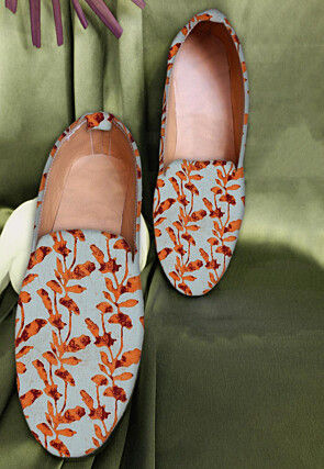 Digital Printed Cotton Men Mojari in Off White