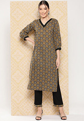 Digital Printed Pure Cotton Pakistani Suit in Multicolor