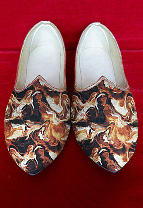 Digital Printed Satin Men Mojari in Multicolor