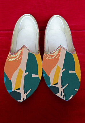 Digital Printed Satin Men Mojari in Multicolor