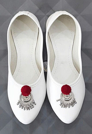 Embellished Synthetic Women Jutti in White