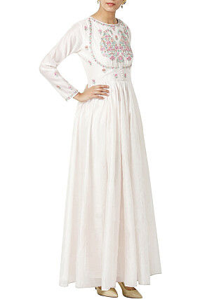 Embroidered Chanderi silk Kurta Set in Off White