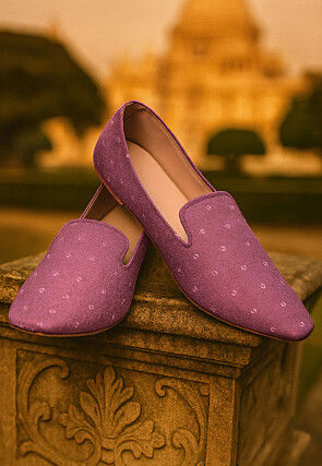 Embroidered Cotton Slub Men Mojaris in Lavender