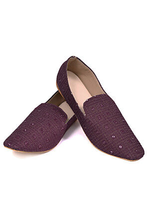 Embroidered Cotton Slub Men Mojari in Wine