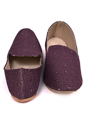 Embroidered Cotton Slub Men Mojari in Wine
