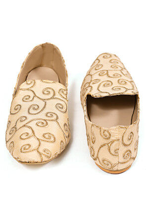 Embroidered Dupion Silk Men Mojaris in Beige