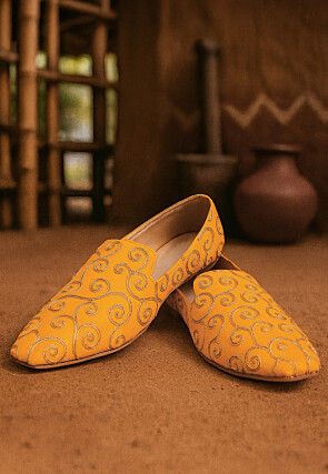 Embroidered Dupion Silk Men Mojaris in Yellow