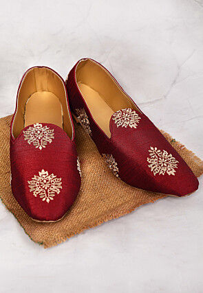 Embroidered Dupion Silk Men Mojari in Red
