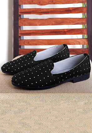 Embroidered Georgette Mojari in Black