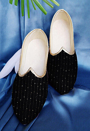 Embroidered Georgette Mojari in Black