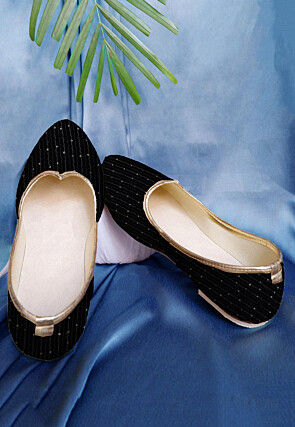 Embroidered Georgette Mojari in Black