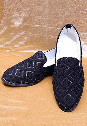 Embroidered Georgette Mojari in Black