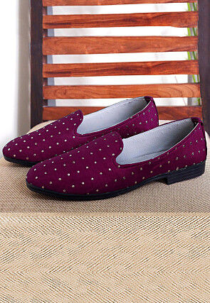 Embroidered Georgette Mojari in Magenta