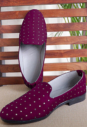 Embroidered Georgette Mojari in Magenta