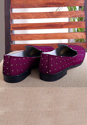 Embroidered Georgette Mojari in Magenta