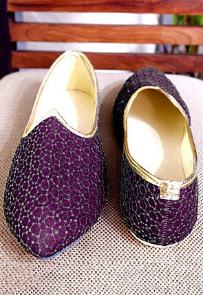 Embroidered Georgette Mojari in Magenta