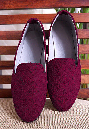 Embroidered Georgette Mojari in Magenta