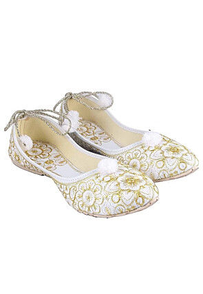 Embroidered Synthetic Women Jutti in White