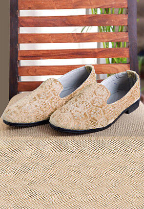 Embroidered Velvet Mojari in Beige