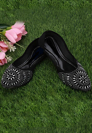Embroidered Velvet Women Jutti in Black