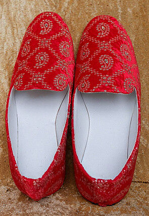 Foil Printed Velvet Men Mojari in Red