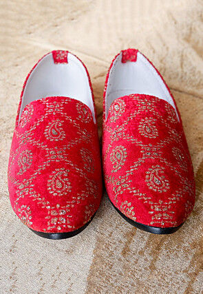 Foil Printed Velvet Men Mojari in Red