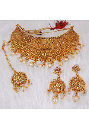 Golden Polished Choker Necklace Set
