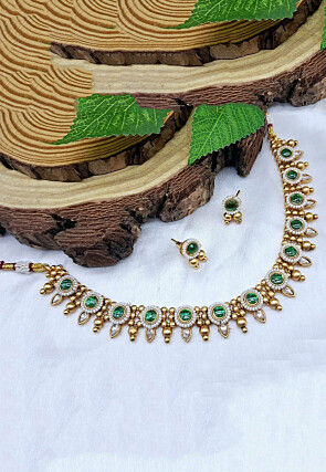 Golden Polished Kemp Stone Studded Necklace Set