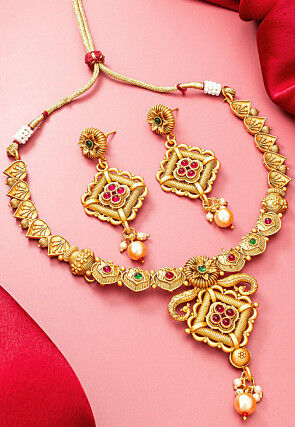 Golden Polished Kemp Stone Studded Necklace Set