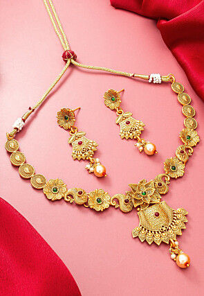 Golden Polished Kemp Stone Studded Necklace Set