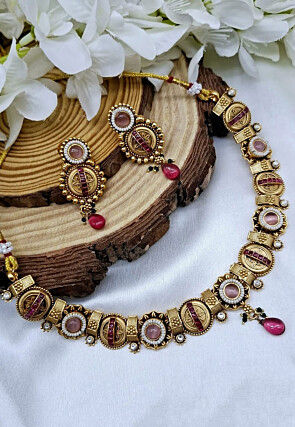 Golden Polished Stone Studded Necklace Set