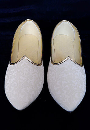 Hand Block Printed Cotton Men Mojari in Cream