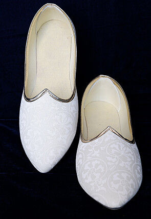 Hand Block Printed Cotton Men Mojari in Cream