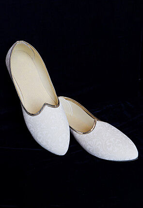 Hand Block Printed Cotton Men Mojari in Cream