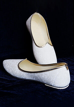 Hand Block Printed Cotton Men Mojari in Cream