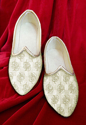 Hand Block Printed Cotton Men Mojari in Off White